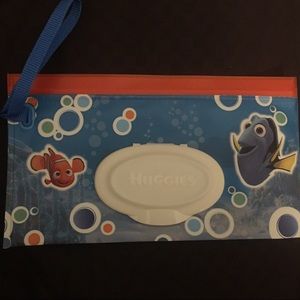 Huggies Clutch N Clean Finding Dory